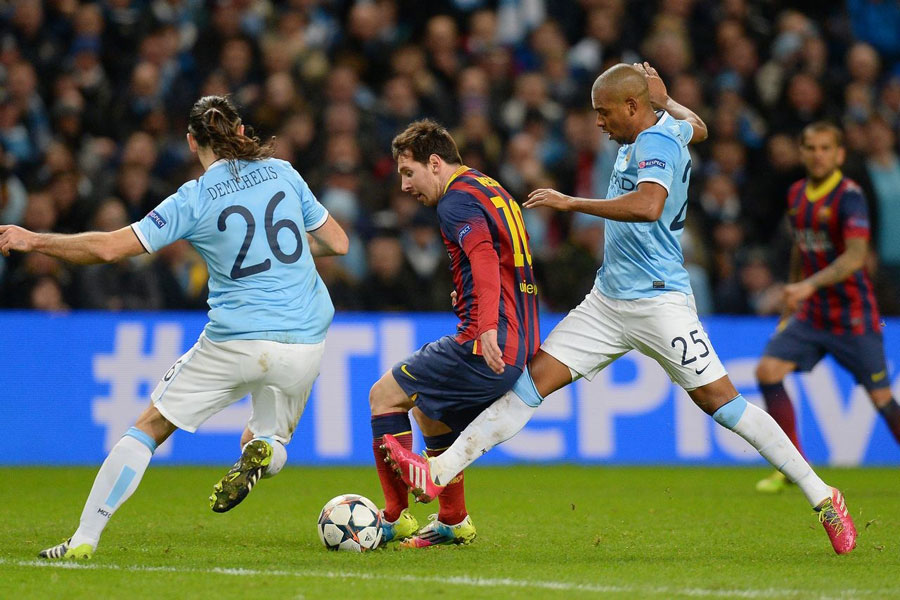 曼联追逐塞梅尼奥：加纳前锋是否准备好迈出下一步？（曼联有意塞梅尼奥：加纳前锋是否已准备迈向更高台阶？）