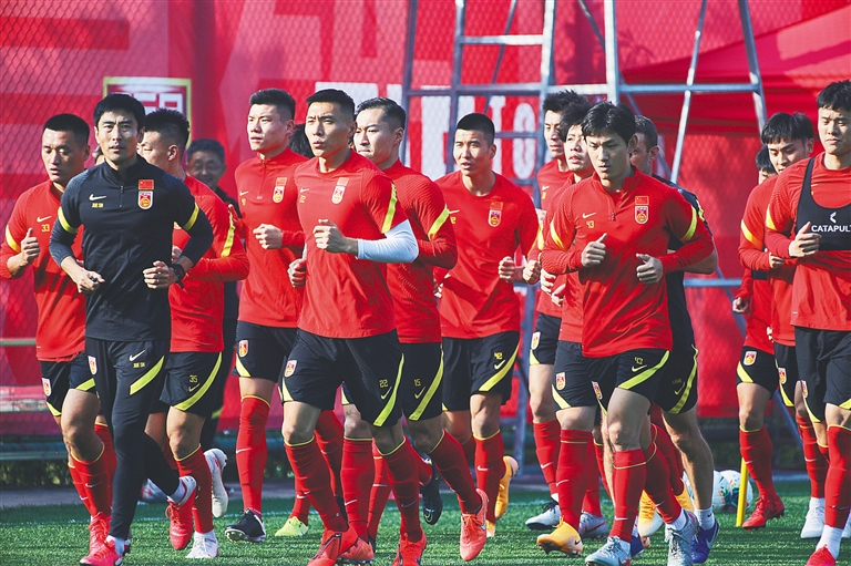 范德芬：伊萨克是最难对付的对手，他是非常全面的顶级球员（范德芬称伊萨克为最难缠对手：全面且顶级的球员）