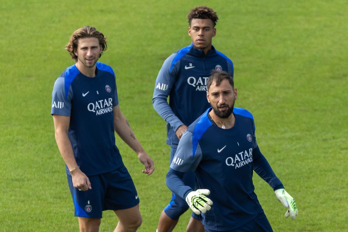 Shams：若雄鹿继续下滑 字母哥与球队间的交易讨论将会升级（Shams：若雄鹿战绩再下滑，字母哥与球队的交易讨论将进一步升温）