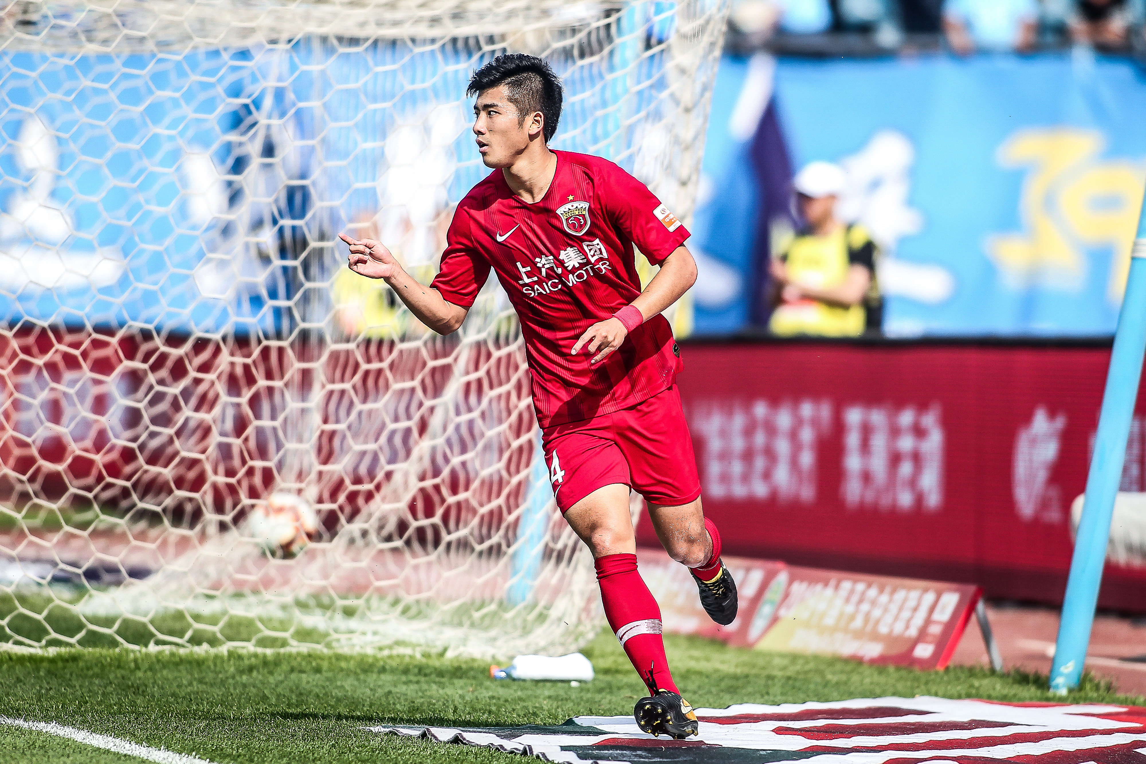 阿斯：莫斯克拉接近被西班牙国家队征召，哥伦比亚也在争取他（阿斯报：西班牙国家队接近召入莫斯克拉，哥伦比亚同样在争取）