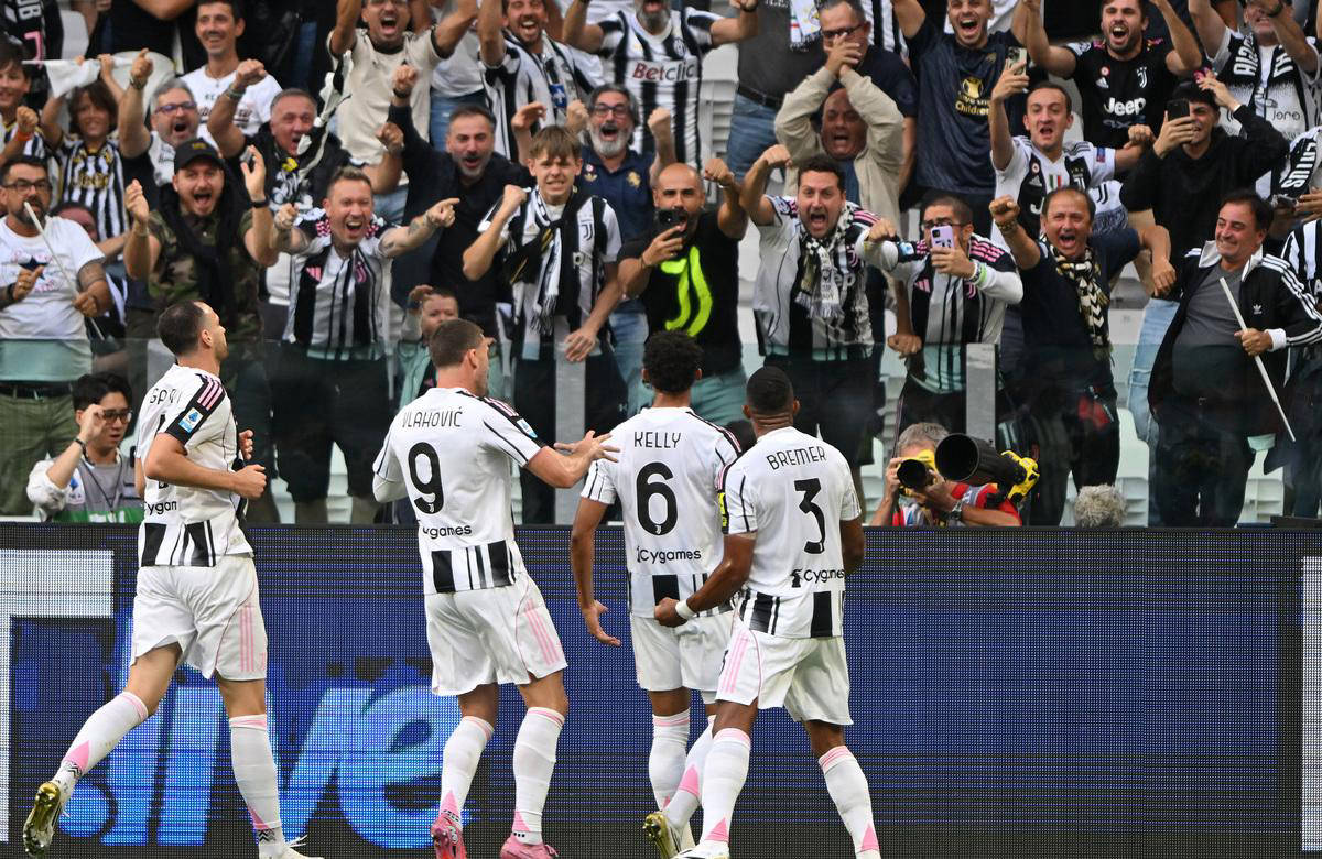 绿茵传承，足球主题文化展“十五运”站在广东美术馆开幕（“十五运”绿茵传承足球主题文化展在广东美术馆启幕）