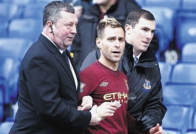 格纳布里谈进球：要归功于我们的定位球教练；凯恩的封堵很棒（格纳布里谈破门：进球要感谢定位球教练，凯恩的封堵十分出色）