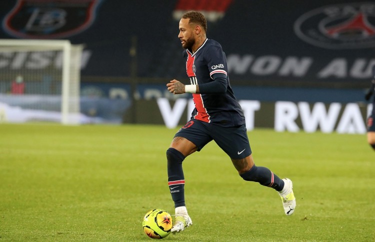 与C罗同级！沙特超多队关注萨拉赫 开价1.75亿镑年薪（多支沙特联球队追逐萨拉赫：年薪报价达1.75亿英镑，待遇堪比C罗）