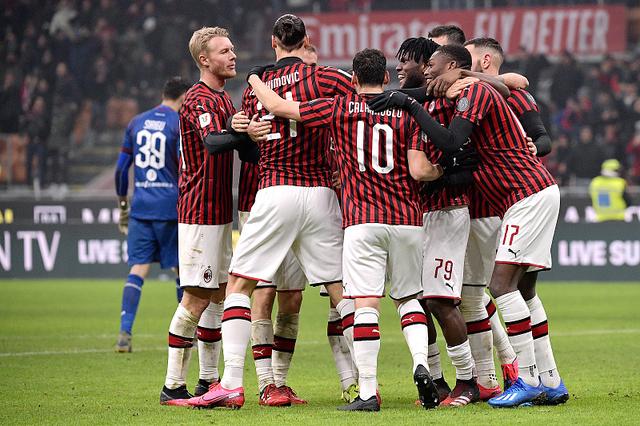 克罗斯：绿茵场上的精准指挥官（克罗斯：中场的精密调度师）