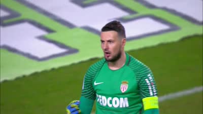 邓加：巴西球员和欧洲球员是不一样的，他们总想上场踢球（邓加：巴西球员与欧洲球员各异，始终渴望上场）