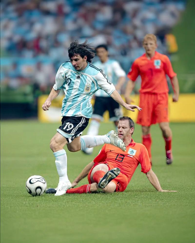 跟队：国米准备和卡洛斯-奥古斯托谈续约，双方已初步接触（队记：国米拟与卡洛斯-奥古斯托开启续约谈判，双方已进行初步沟通）