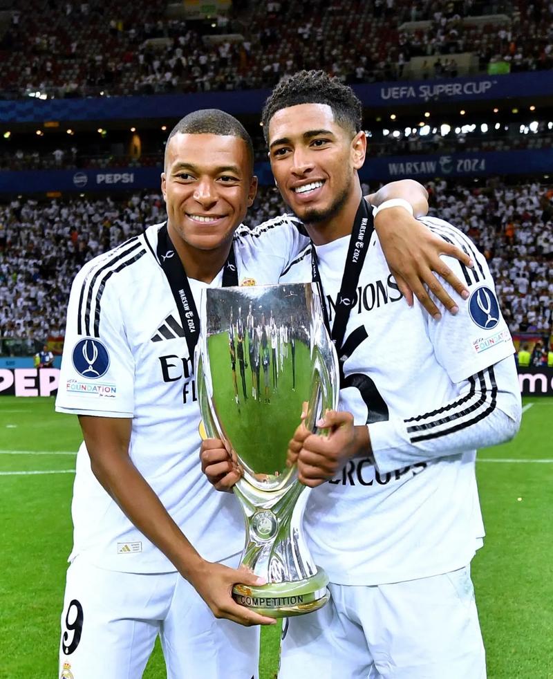 阿森纳1-2遭绝杀+利物浦3-3被绝平，曼城3-0，英超最新积分榜出炉（阿森纳1-2补时遭绝杀，利物浦3-3被追平；曼城3-0告捷，英超积分榜更新）