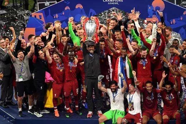 意媒：如果接受降薪，目前年薪600万欧的佩7可能与罗马续约（意媒：佩7年薪600万欧，若同意降薪或将与罗马续约）